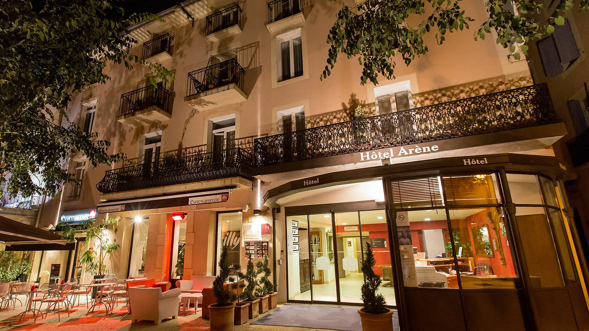 ****  Grand Hotel D'Orange, BW Signature Collection Orange  Francie